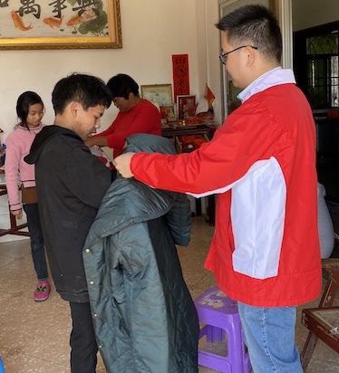 QX楷试穿新衣服.jpg