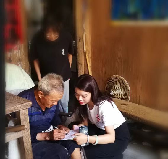 小婷.jpg
